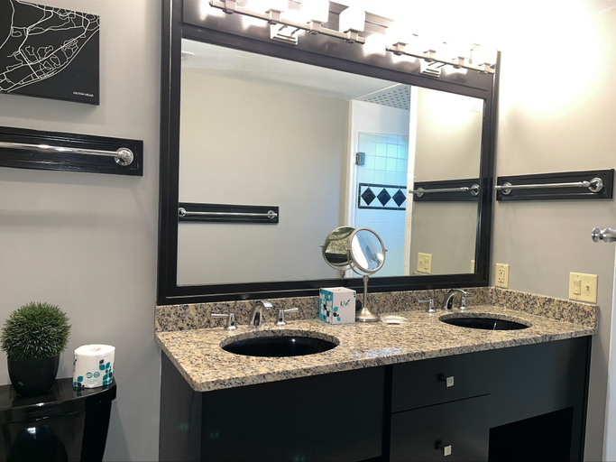 Bathroom, 2070 Deer Island at Sea Pines Resort, Beaufort