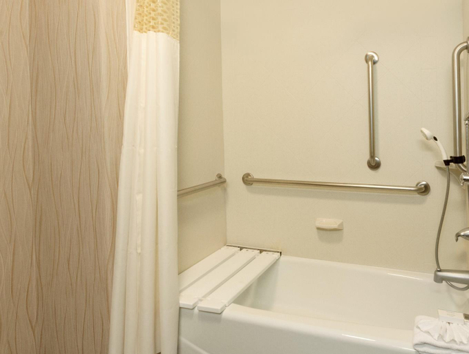 Bathroom 4, Hampton Inn & Suites Houston/Pasadena, Houston