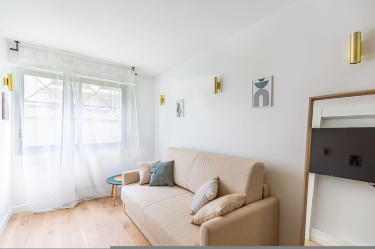 Room 5, Lavie Maison Equipped Studio Chartrons, Gironde