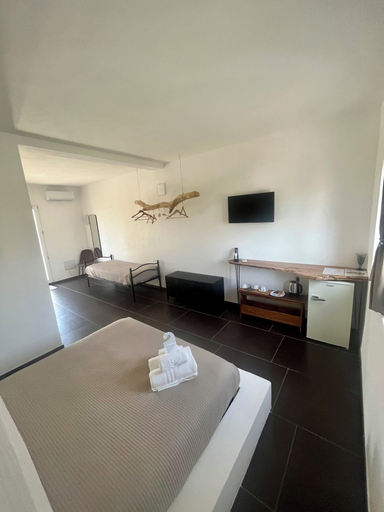 Bedroom 4, Li canali reali, Brindisi