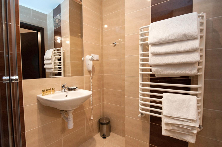 Bathroom 2, Hotel Klaudia, Sucha