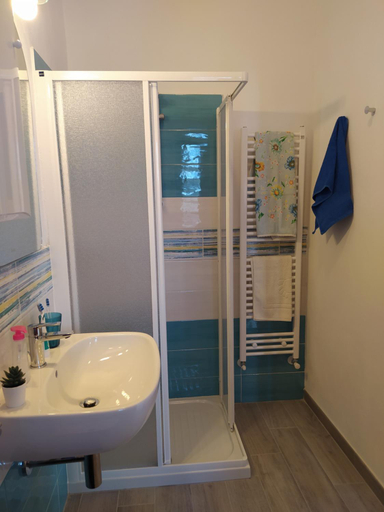 Bathroom 2, Appartamenti Gli Alberi, Livorno
