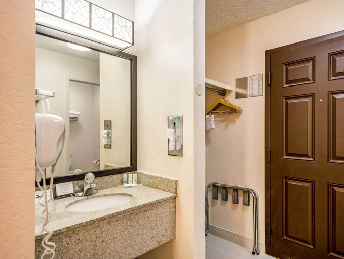 Bathroom 3, Quality Inn Sarasota I-75, Sarasota