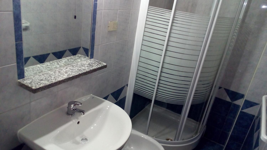 Bathroom, Hotel Tirreno, Milano