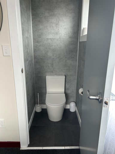 Bathroom 3, Beaumont Hotel and Holiday Park, Clutha