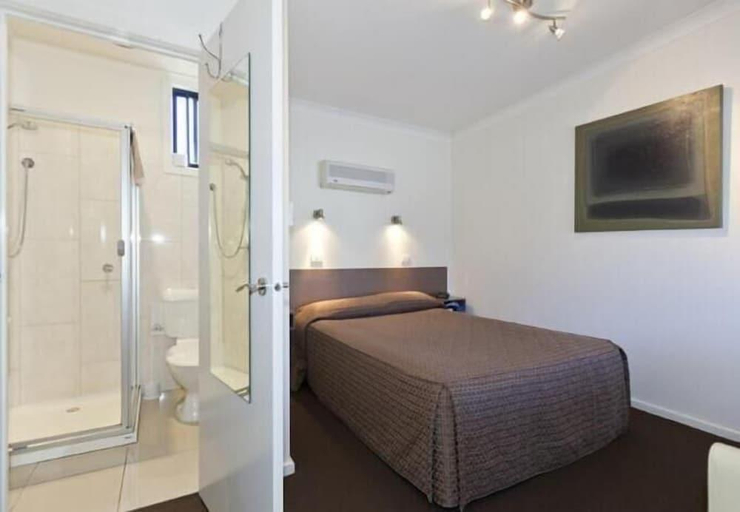 Others 4, Chalambar Motel, Ararat