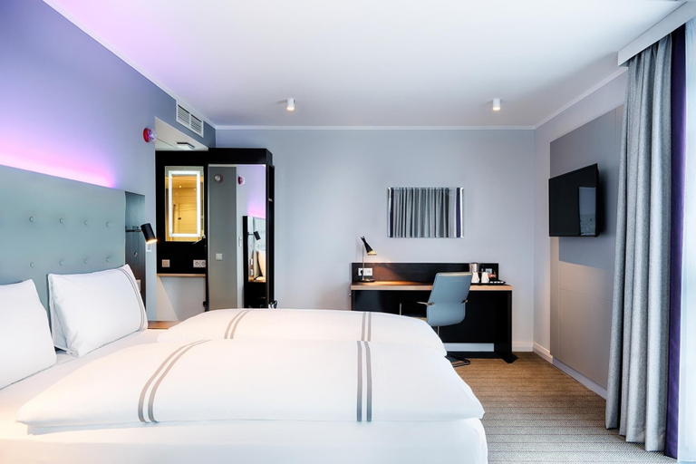 Bedroom 4, Premier Inn Lübeck City Centre, Lübeck