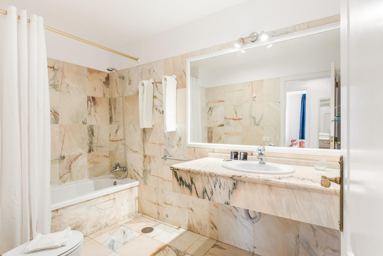 Bathroom 5, Club Tarahal, Santa Cruz de Tenerife
