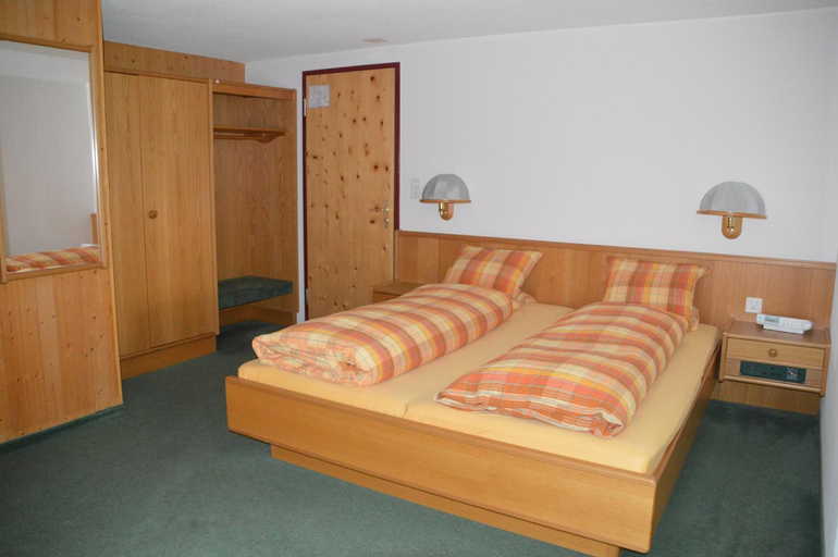 Bedroom 2, Hotel Seeblick, Hinterrhein