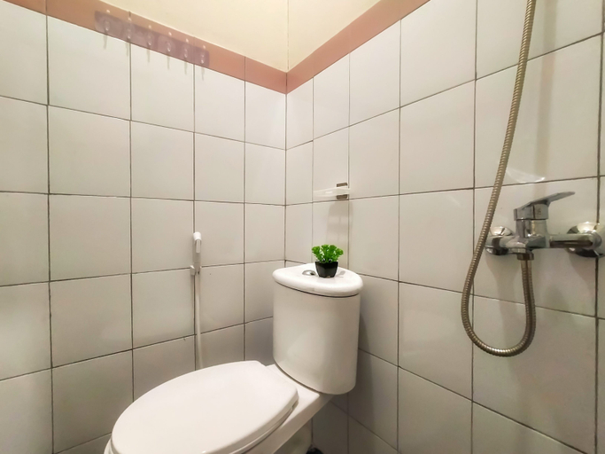 Bathroom 5, SUITEINN Guesthouse, Semarang