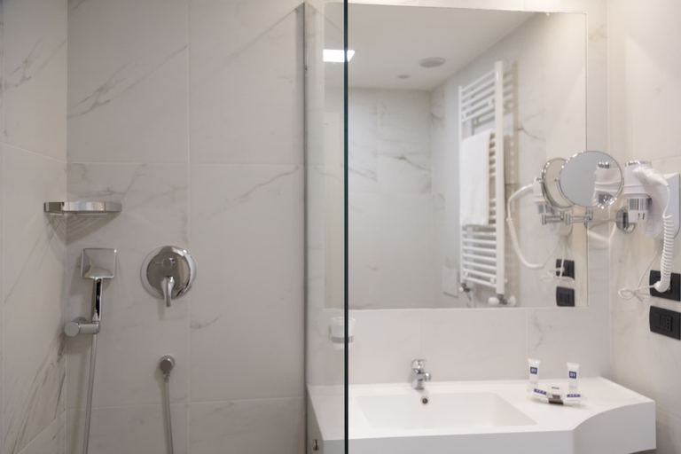 Bathroom 4, Jr Hotels Bocconi Milano, Milano