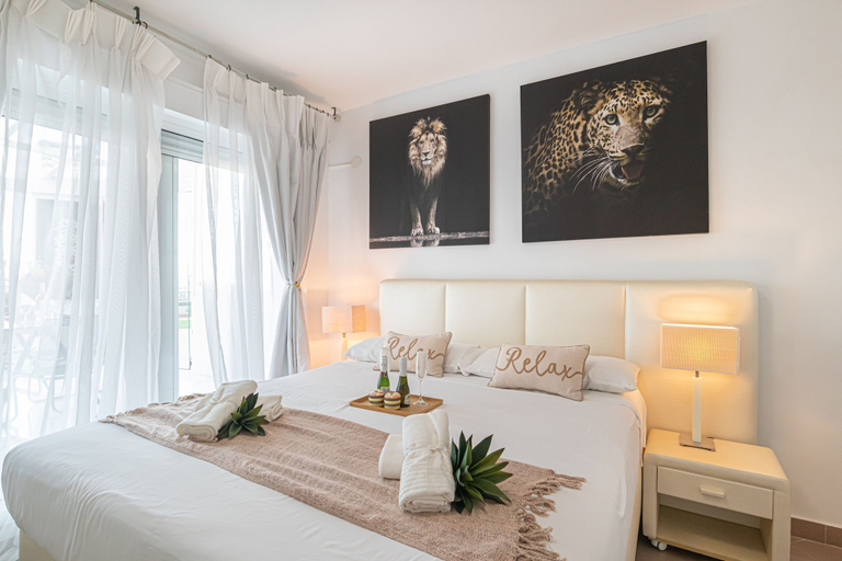 Room 2, Benalbeach With Pools And Seaview, Málaga