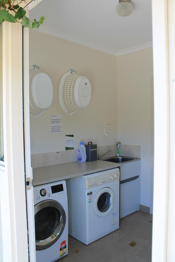 Bathroom, Chalambar Motel, Ararat