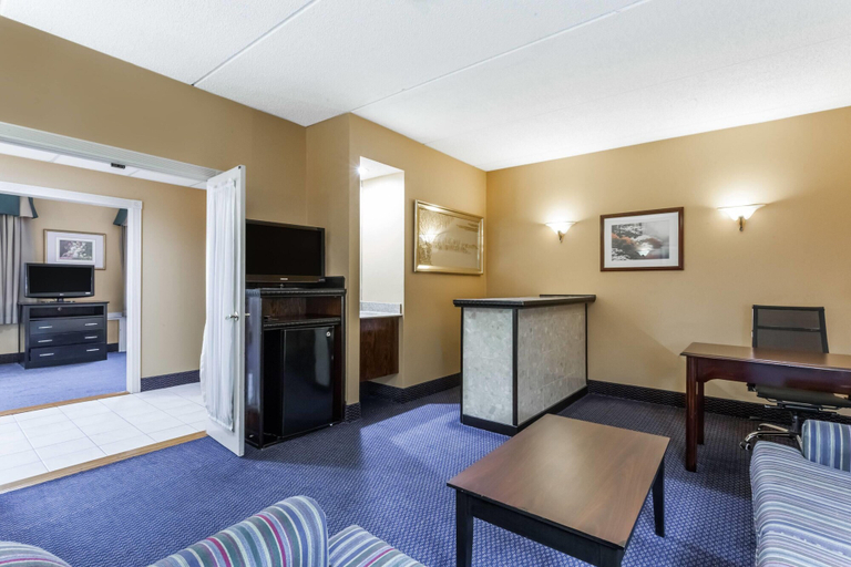Others 5, Ramada by Wyndham Newburgh/West Point, Orange