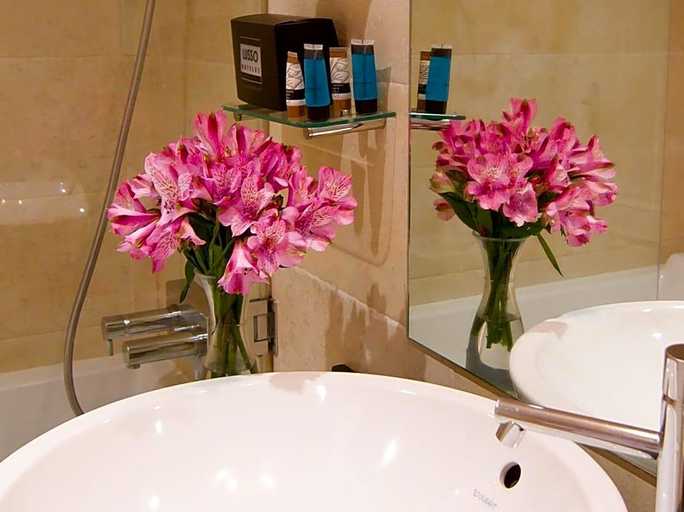 Bathroom 4, Lusso Infantas, Madrid