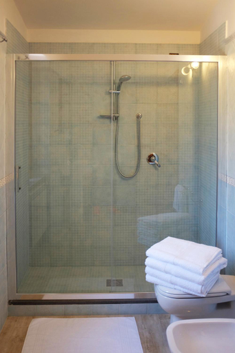 Bathroom 4, Villa Elisa, Napoli