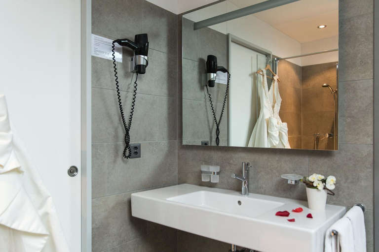 Bathroom 3, Hotel Schafli Siebnen, March