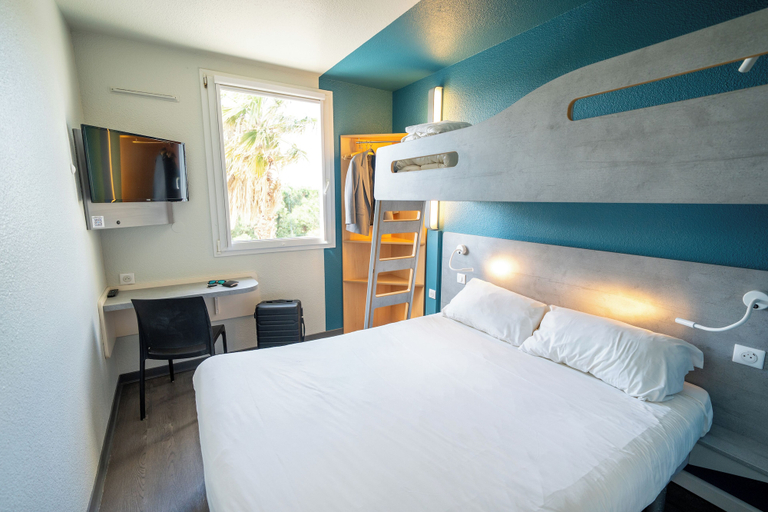 Bedroom 2, ibis budget Narbonne Est, Aude