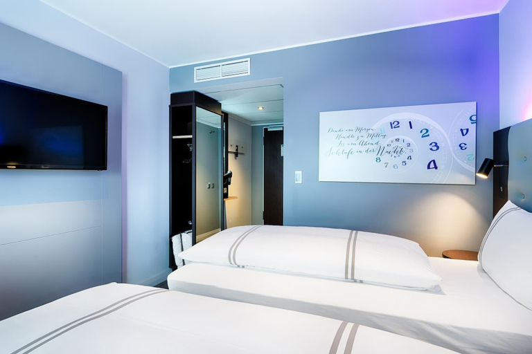 Bedroom 4, Premier Inn Lübeck City Centre, Lübeck