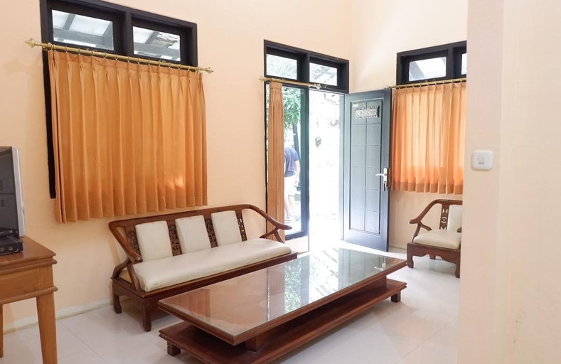 Others 2, Villa Mangris, Serang