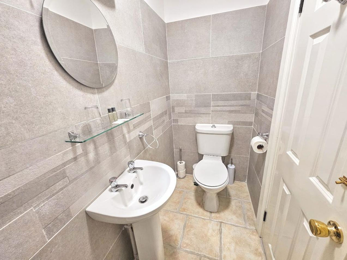 Bathroom 5, The Glenbeigh Hotel