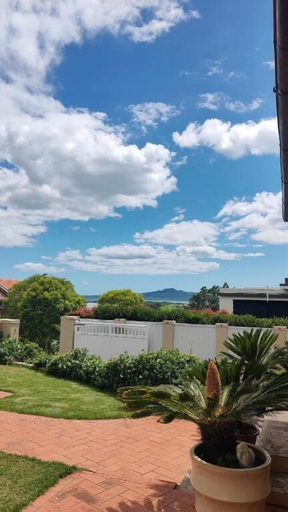 Others 3, 3min to beach 4 bedroom villa, Waitakere