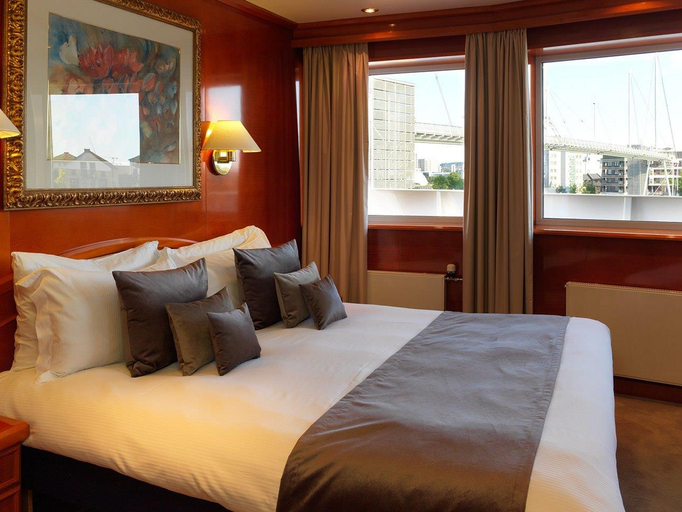 Bedroom 2, Sunborn Yacht Hotel London, London