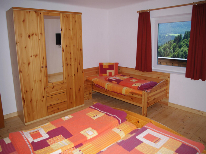 Others 4, Chalet in Tyrol with Sauna and Ski Slopes, Kufstein