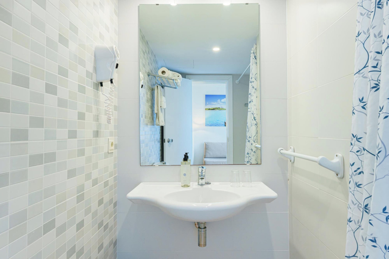 Bathroom 4, Caprice Playa de Alcudia Apartments, Baleares