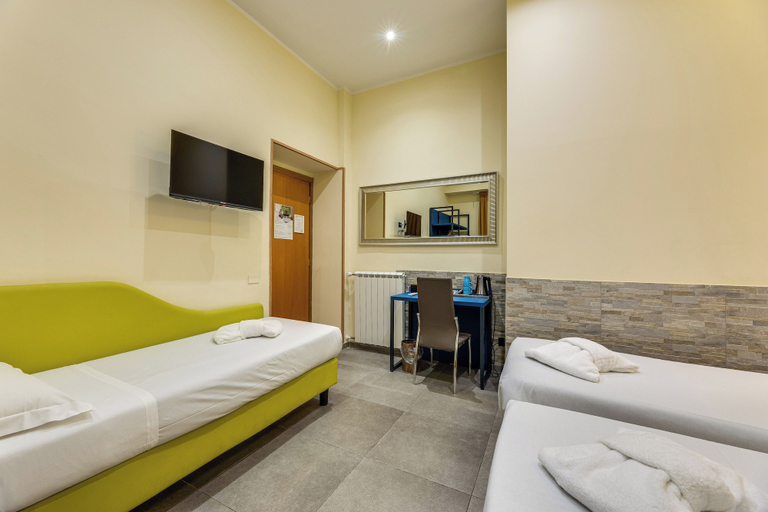 Bedroom 4, Seven, Rome