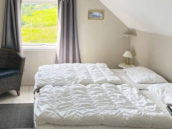 Bedroom 2, person holiday home in Barmen, Selje