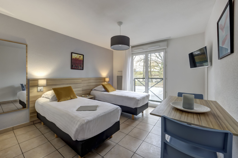 Bedroom 3, Comfort Aparthotel Divonne L'Oree du Parc, Ain