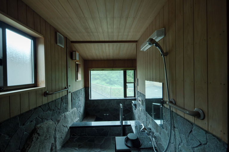 Bathroom 3, Keyaki no yado En, Kōka