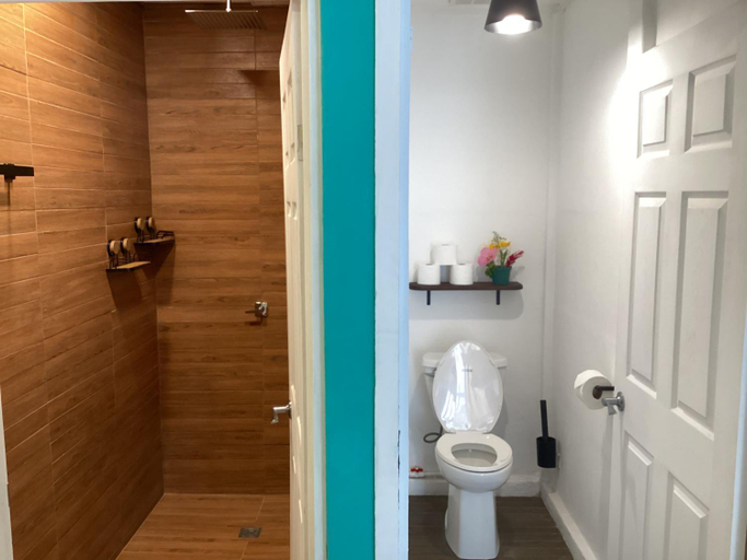 Bathroom 3, Secret Garden, Talamanca