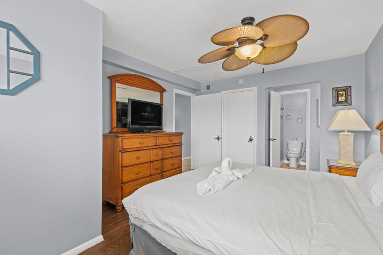 Bedroom 1, The Summit 610, Bay