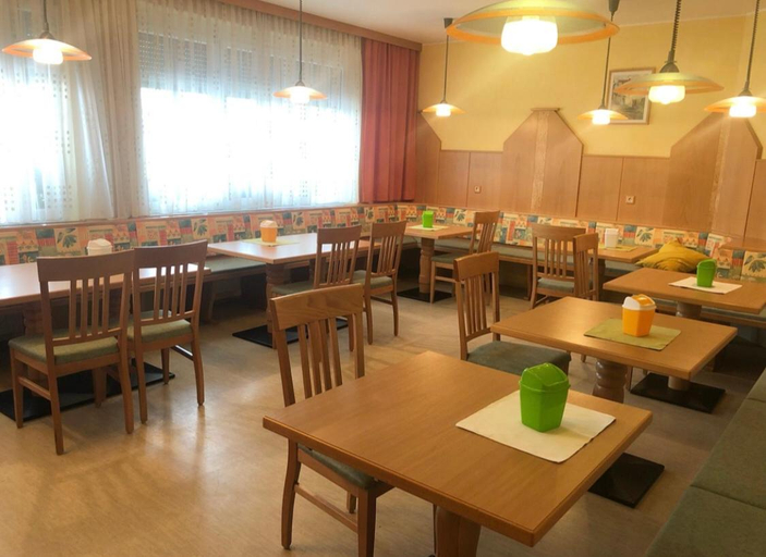 Others 5, Gasthaus-Pension zum Lowen, Linz Land