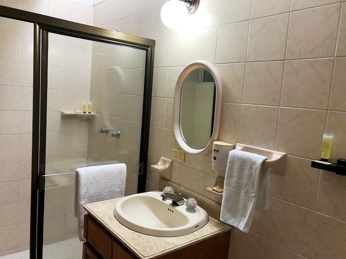 Bathroom 2, Casa Rosales, Medellín