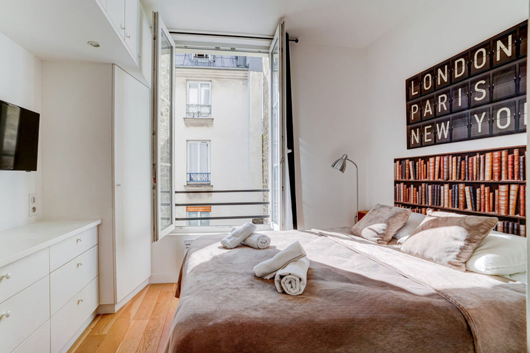 Room 4, Aramis S Vres Modern 1 Bed Apt in Paris, Paris