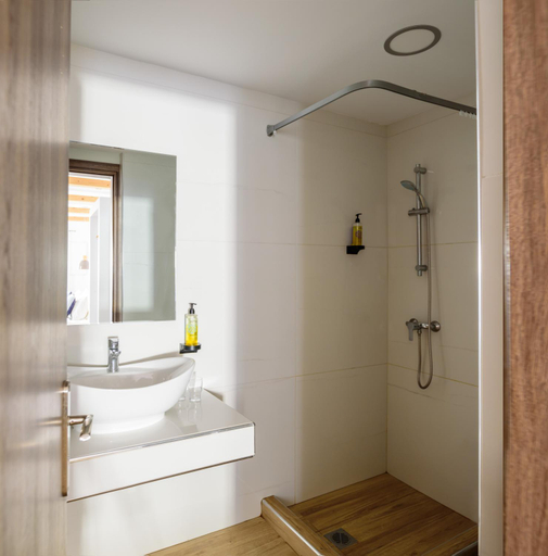 Bathroom 4, Karidis, South Aegean