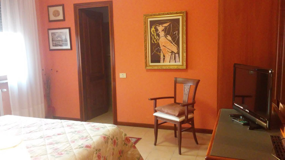 Others 3, Hotel Due Fontane, Lodi