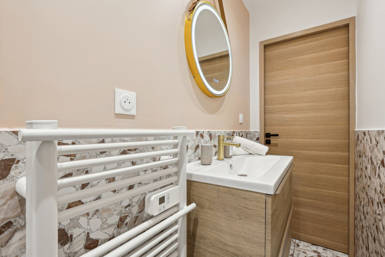 Room 4, Lavie Maison Hot Tub Seaside Flat, Alpes-Maritimes