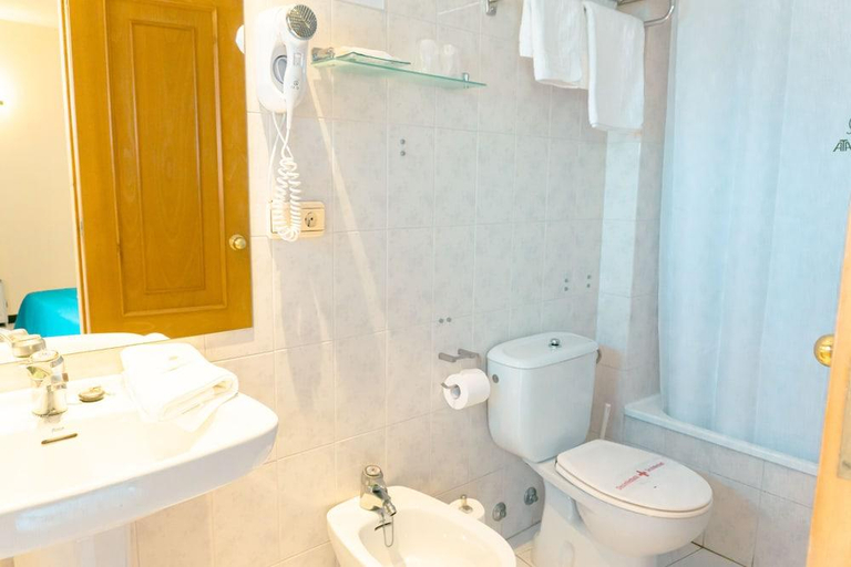 Bathroom 5, Hotel Atalaya I, Pontevedra