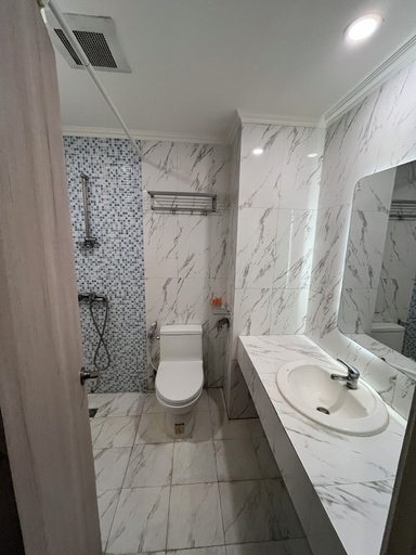 Bathroom 3, Hotel O Kebayoran, South Jakarta
