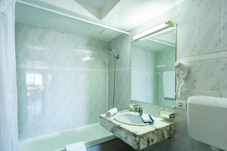 Bathroom 4, BelleVue Aquarius, Las Palmas