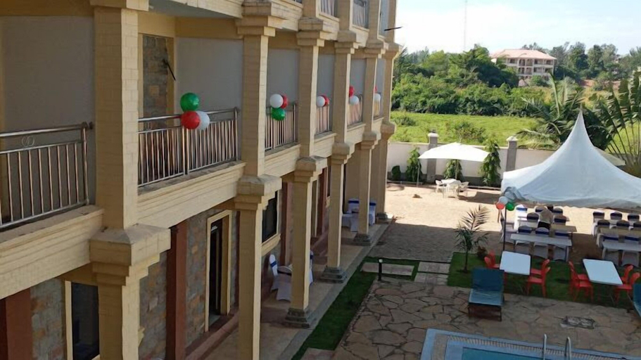 Others 5, Hotel Discretion LTD, Suna West