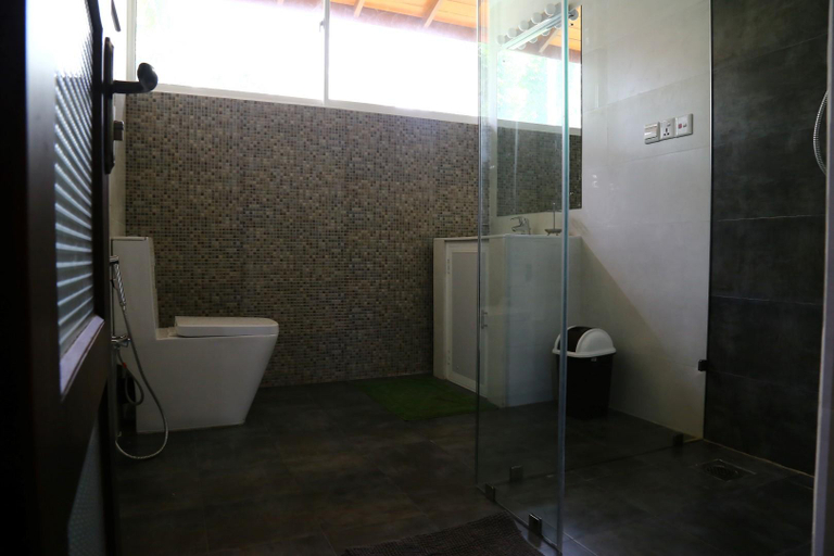 Bathroom 5, HikkaResort Holiday Villa, Hikkaduwa