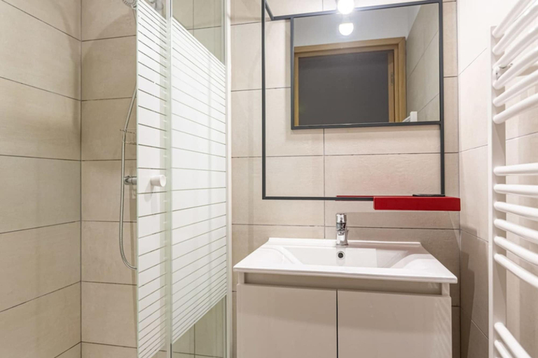Room 5, Retaillons2 8pax in Bordeaux, Gironde