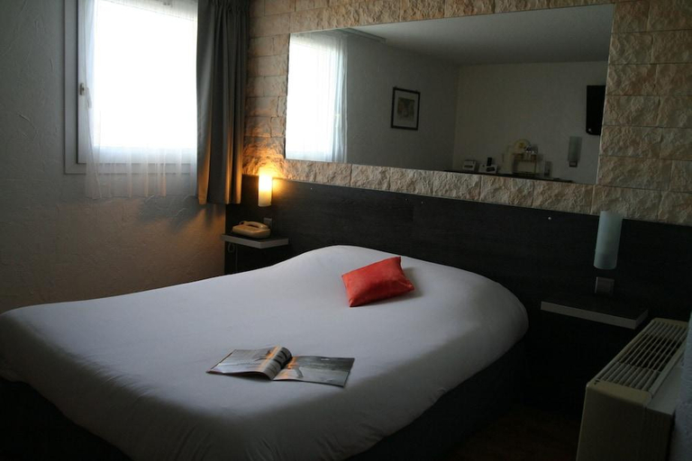 Bedroom, Hotel Restaurant Le Relais - Pau Nord, Pyrénées-Atlantiques
