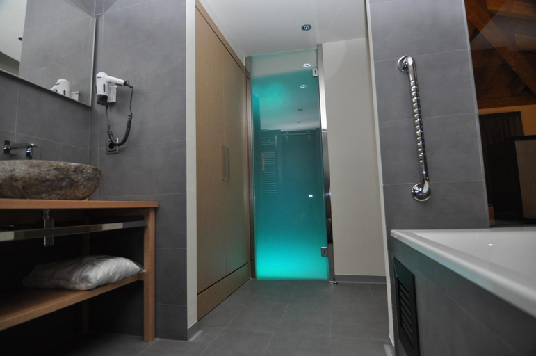 Others 5, Hotel Sole, Lleida