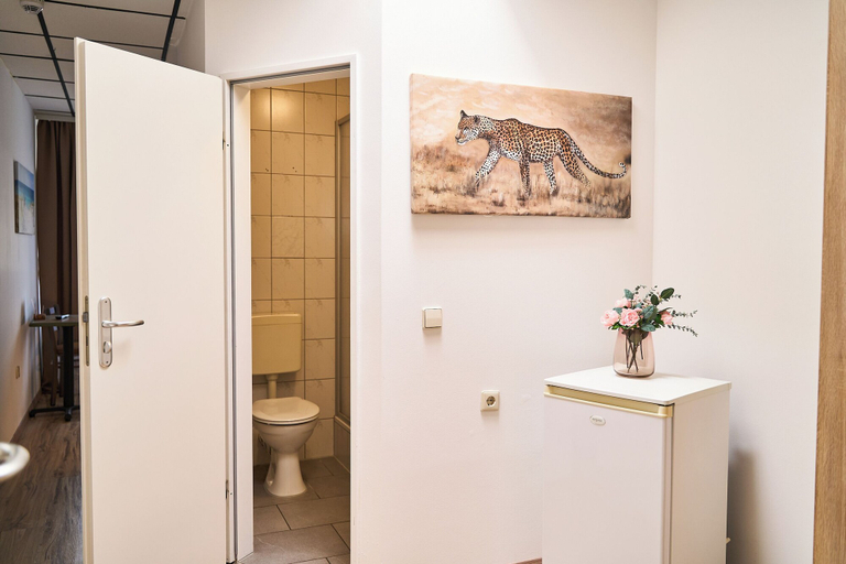 Bathroom 5, Hotel Maximo, Pinneberg
